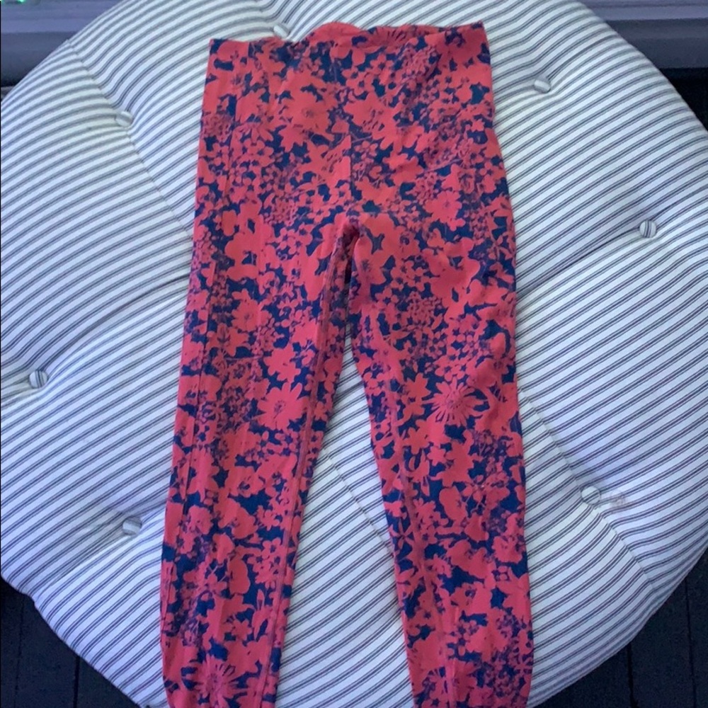 LULULEMON SIZE 8 FLORAL PRINT LEGGINGS